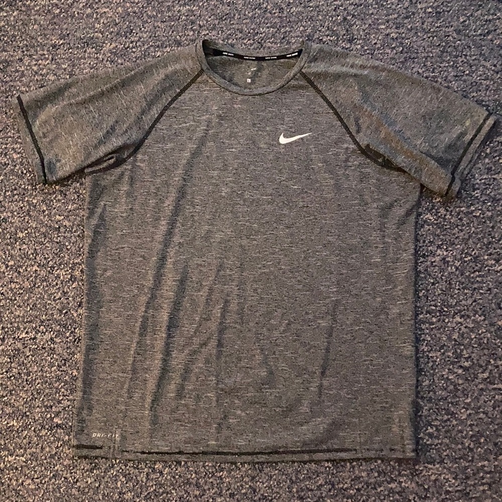 Nike Men’s L Swim-shirt